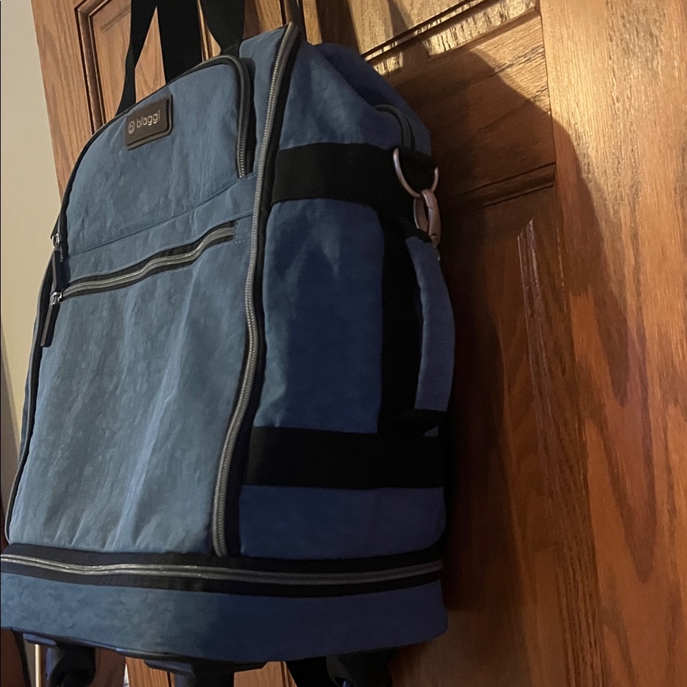 Biaggi Blue Travel Bag NWOT - Picture 5 of 9